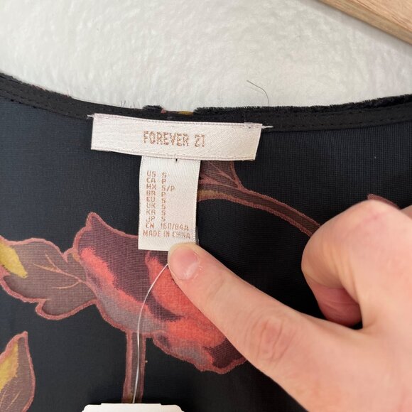 FOREVER 21 Black Velvet Burnout Floral Rose Romantic Kimono Cardigan Size S NWT - Picture 6 of 8